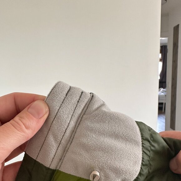 MEC Olive Green Down Puffer Vest VERY warm, perfect for winter and hiking - Picture 7 of 8